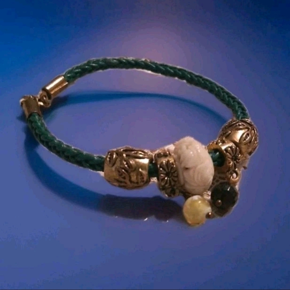 Elegant Turquoise and Gold Bracelet